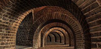 Czy policja może mierzyć prędkość samochodu od tyłu?