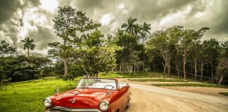 Czemu samochód zjeżdża na biegu?