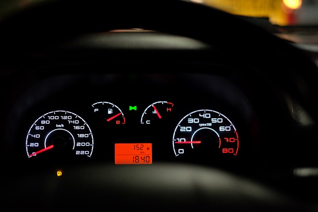 Jak zredukować prędkość w samochodzie?