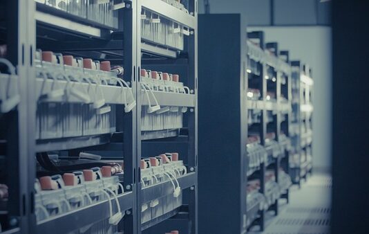 Czy akumulator pasuje do każdego auta?