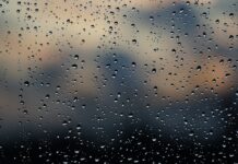 Czy przednia szyba może sama pęknąć?