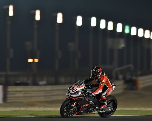 Jak wybrać odpowiedni kombinezon motocyklowy: Poradnik od specjalistów z Warszawskiego sklepu MCSOnline.pl Kombinezon motocyklowy